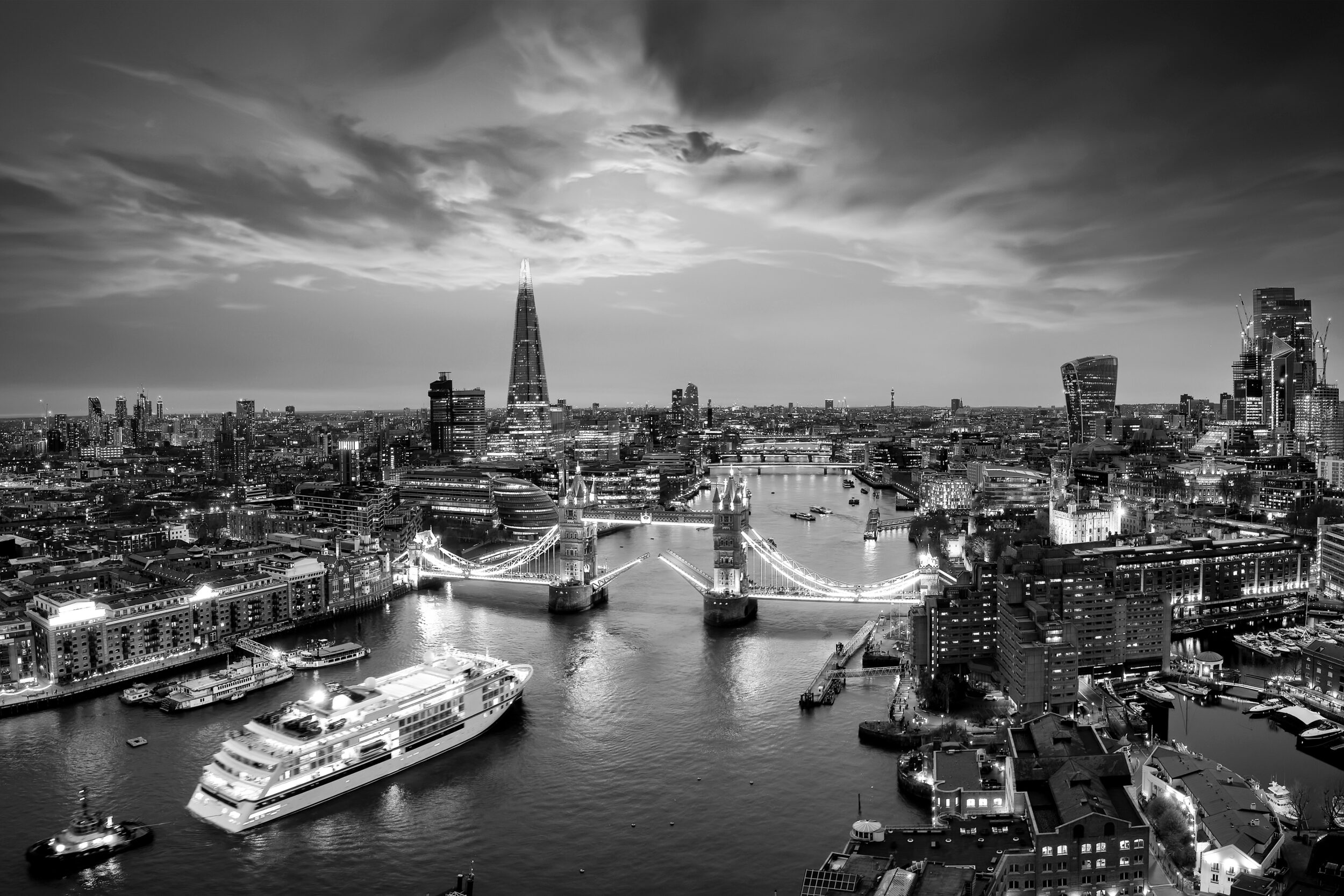 Panoramic,,Aerial,View,Of,The,Skyline,Of,London,With,A